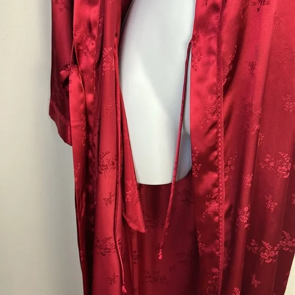 NEW Jones New York Solid Satin Jacquard Robe in Red Size L/XL Attached Belt Soft